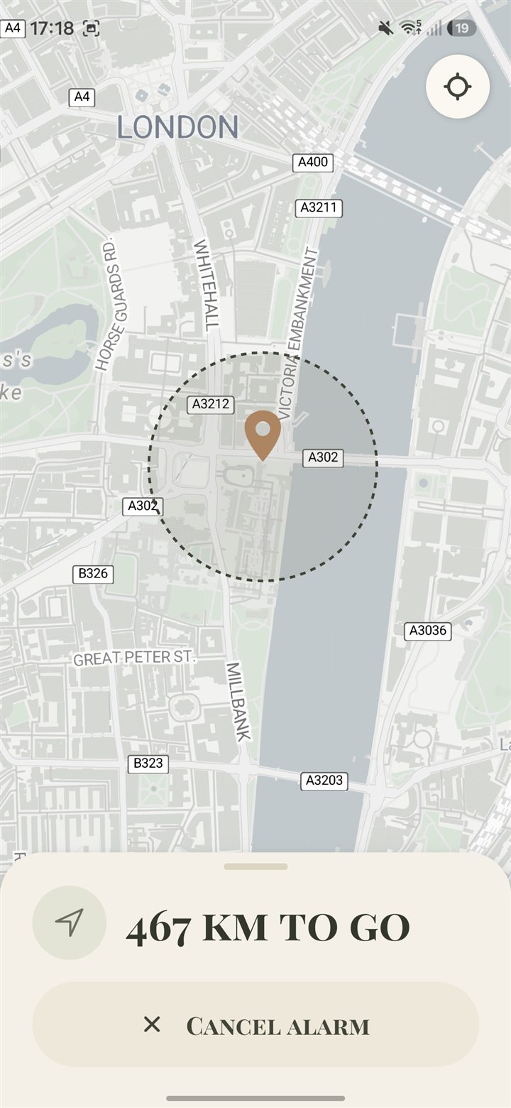 NapTime with an alarm set near Big Ben in London: a dashed circle marks the 250 metre alarm radius and the panel reads 467 km to go, with a Cancel alarm button.